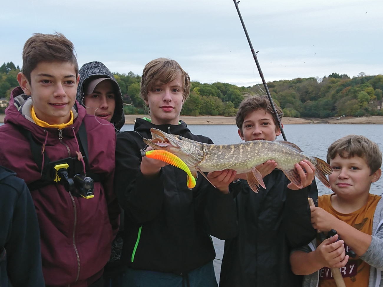 Stages et colonies de pêche pour adolescents
