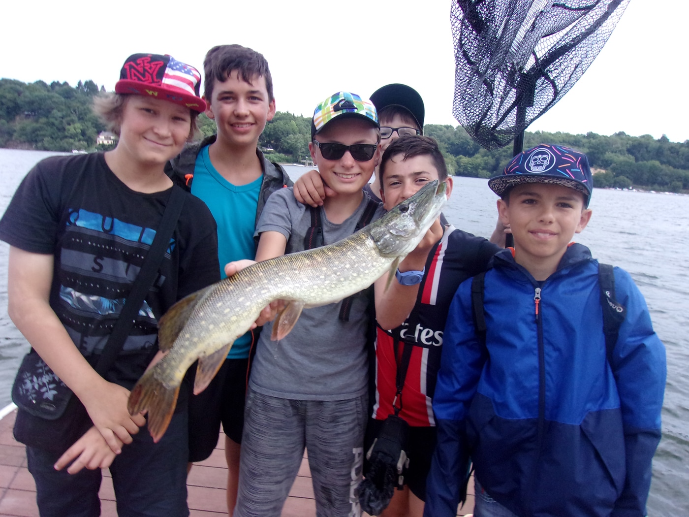Stages colonies pêche pour adolescents